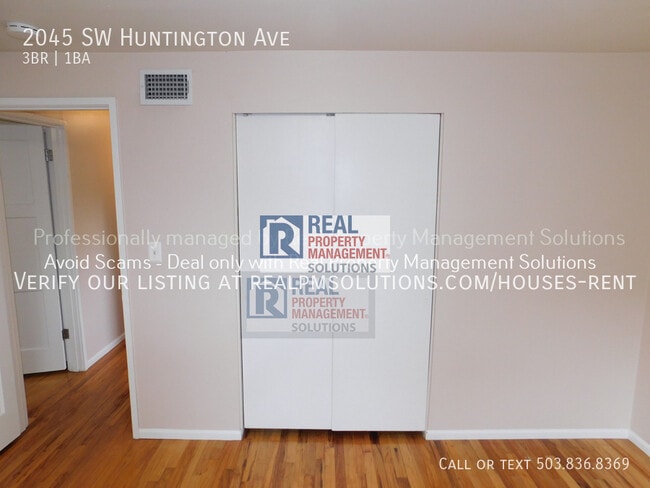 Building Photo - 2045 SW Huntington Ave