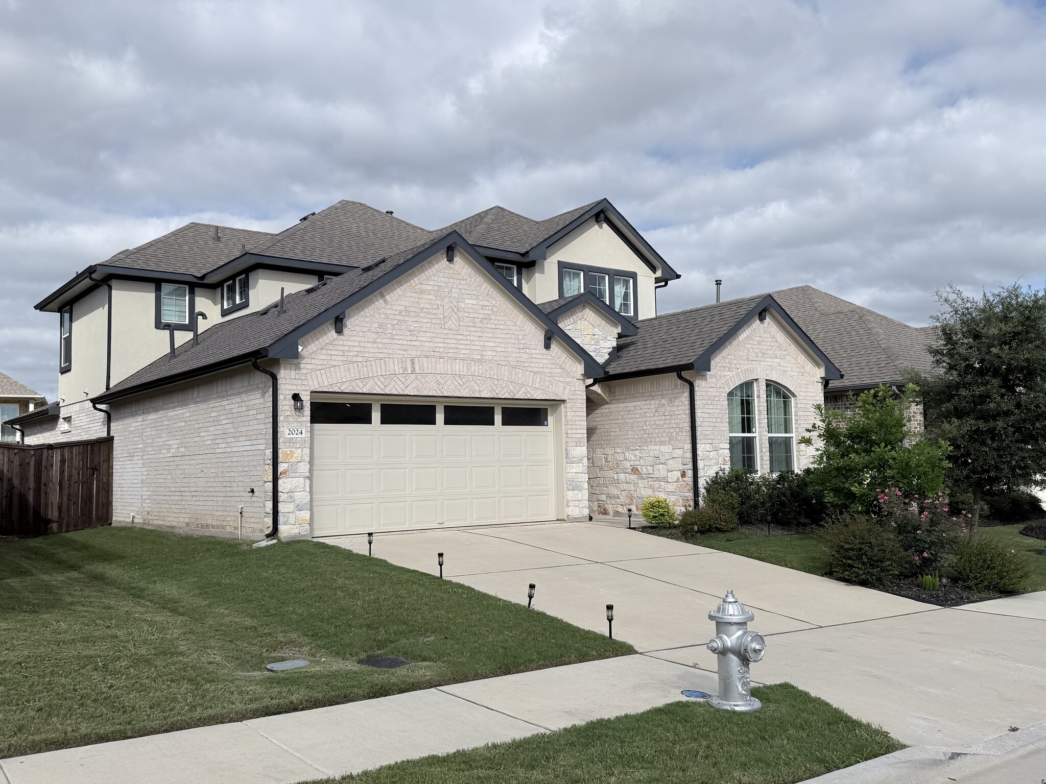 Building Photo - 2024 Wilsons Warbler Dr
