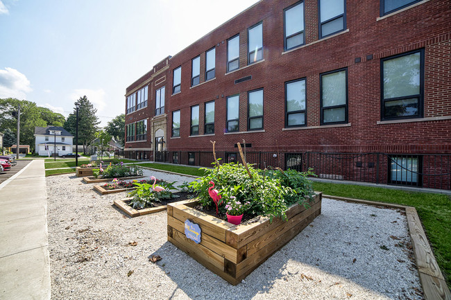 Garden - Willow Commons Apartments