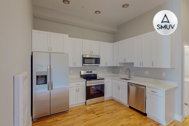 Building Photo - 100 West Lexington-404