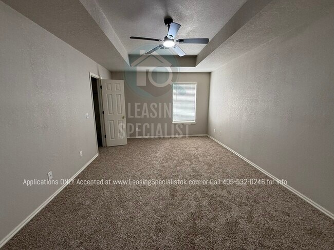 Building Photo - West Norman 3 Bed 2 Bath Garden home!