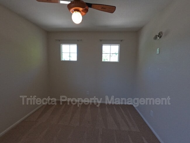 Building Photo - 2215 Harvest St