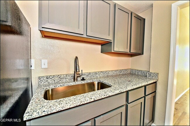 Building Photo - 615 Arizona Ave