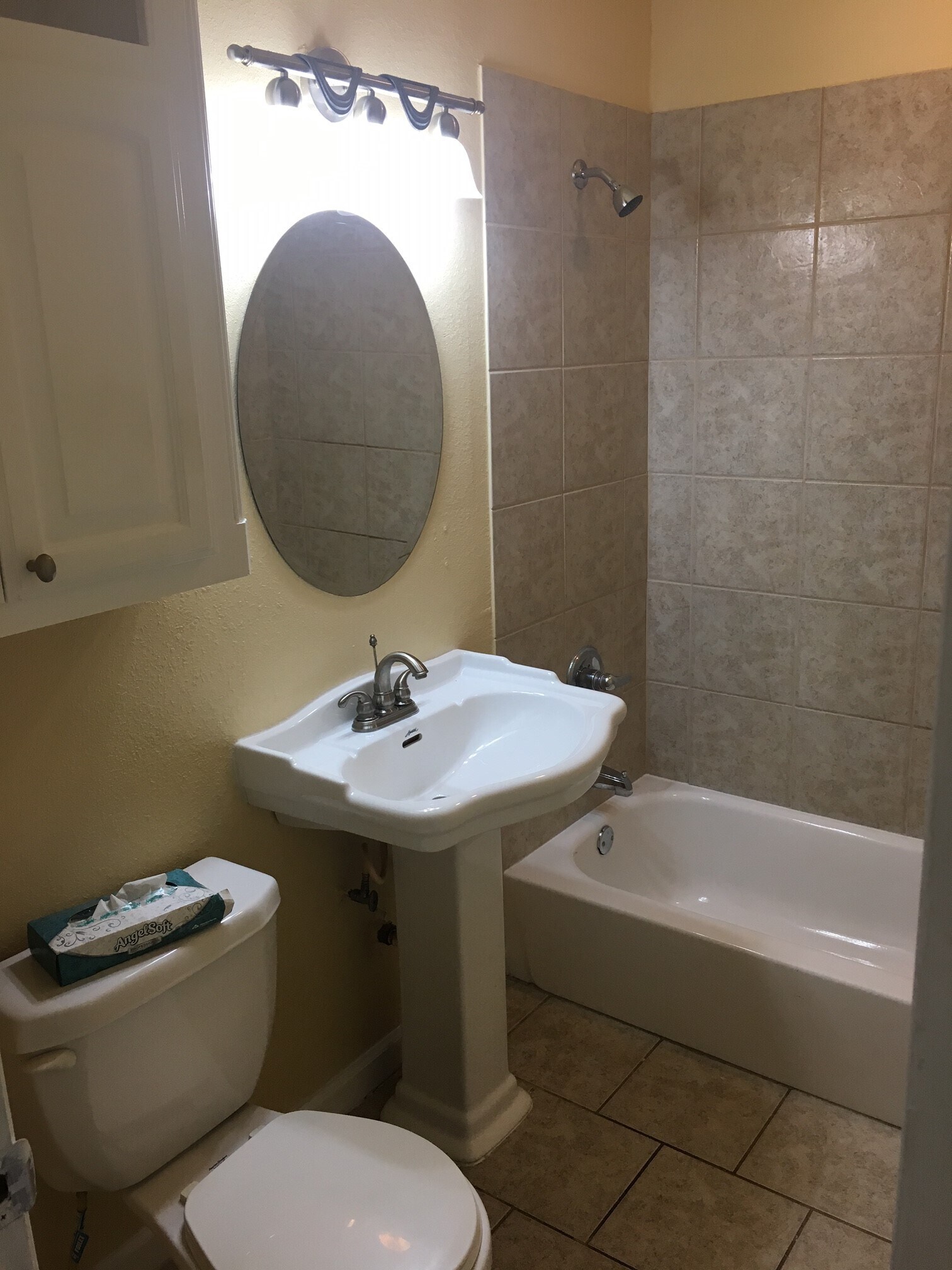 Main Bathroom - 1510 NE 43rd St