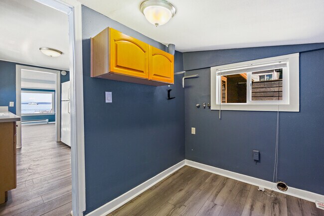 Building Photo - 1310 Alki Ave SW
