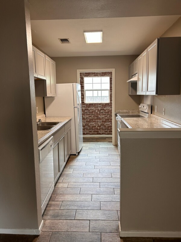 Building Photo - 110 Lehman St