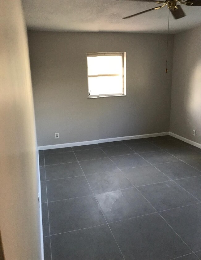 Building Photo - 10133 Windtree Ln