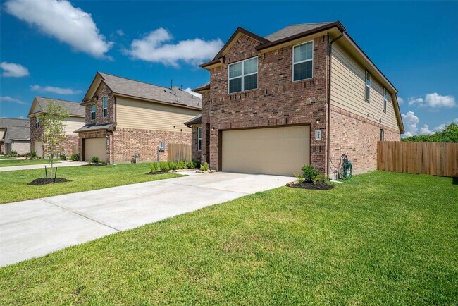 Building Photo - 9514 Yellow Rose Dr