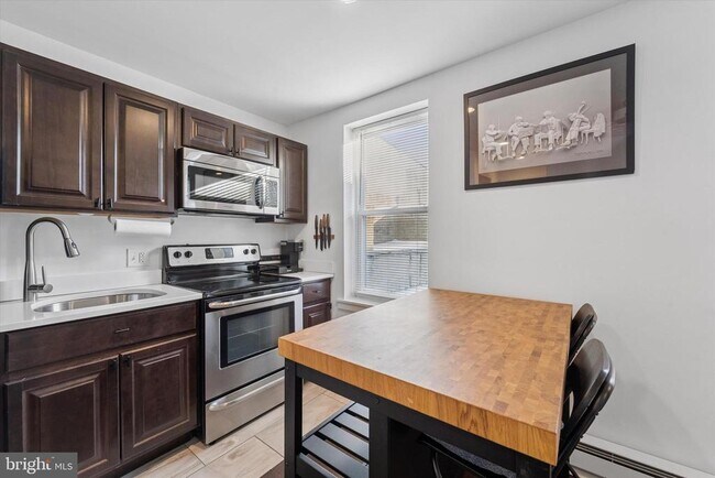 Building Photo - 1331 S Woodstock St