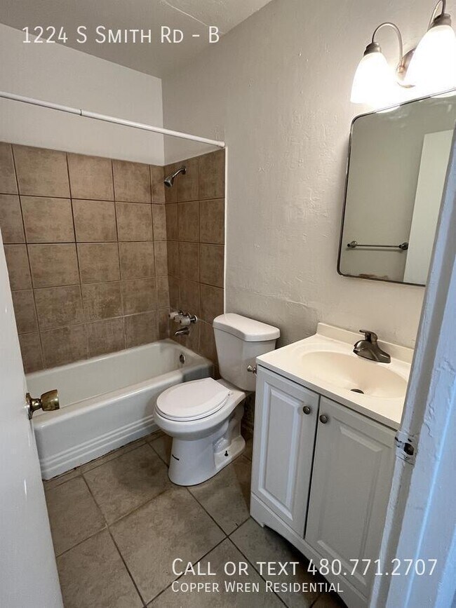 Building Photo - 1224 S Smith Rd