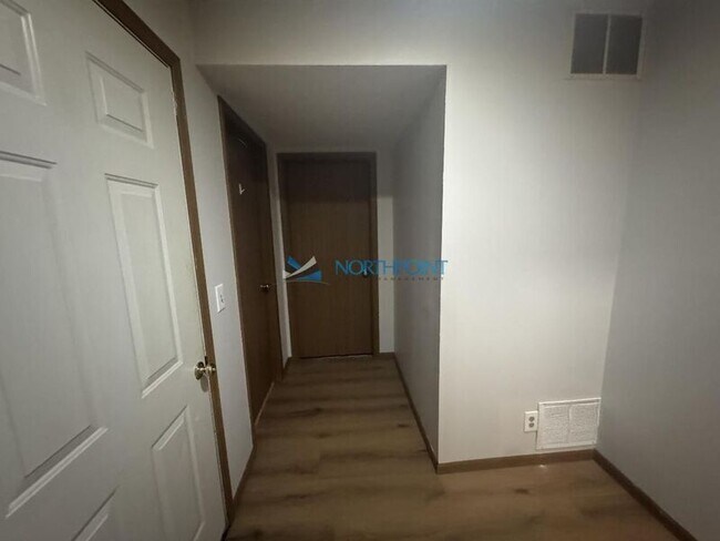 Building Photo - 1302 Hollyhock Dr
