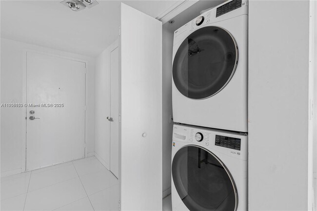 Building Photo - 92 SW 3rd St