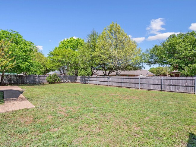 Building Photo - 912 Pawnee Trail