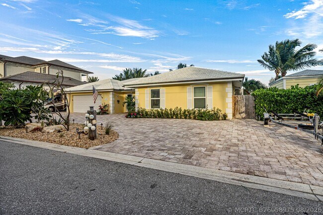 Building Photo - 844 East Dr