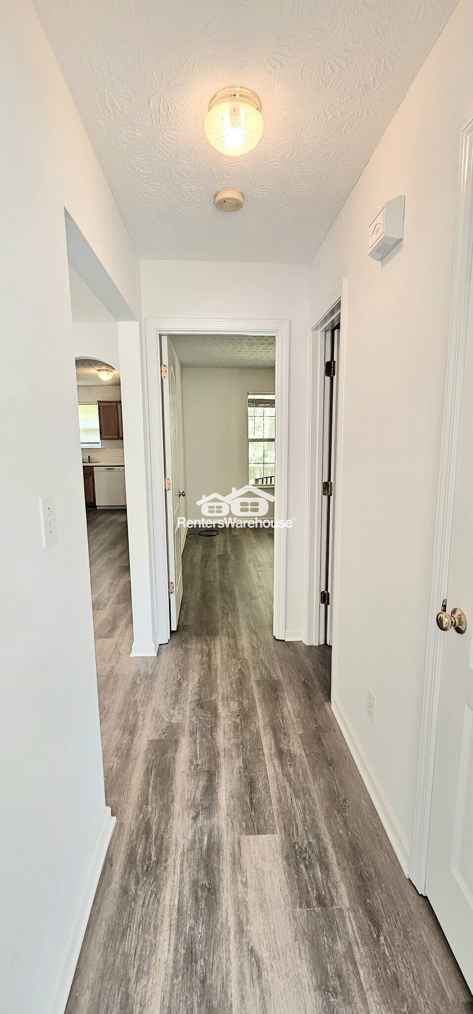 Building Photo - 5785 Creekside Dr