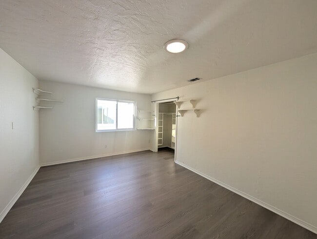 Building Photo - Private 2 Bedroom Plus Home in Vista!