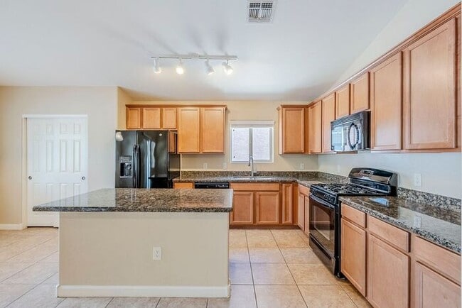 Building Photo - Bright & Airy 4-Bedroom in Willow Ridge Co...
