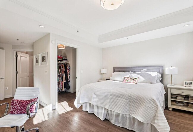 Building Photo - Georgetown Style with Garage PARKING