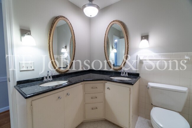 Building Photo - Spacious 5 Bedroom Home in the Heart of Sherwood Forest