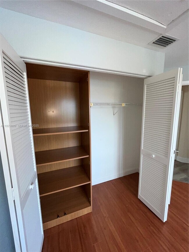 Building Photo - 1127 Laguna Springs Dr