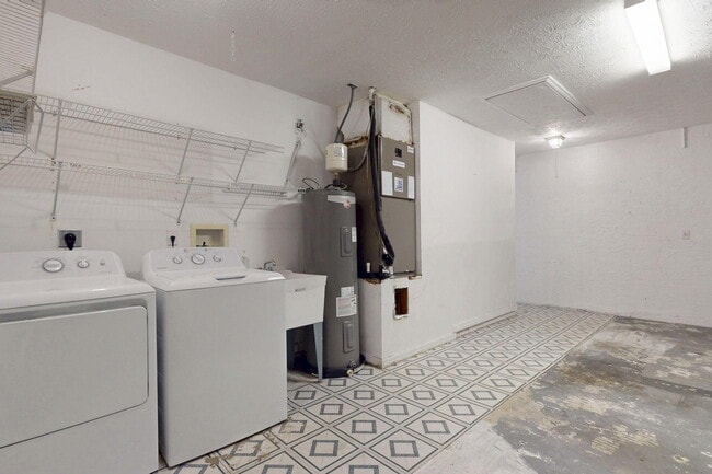 Building Photo - 967 SE Browning Ave