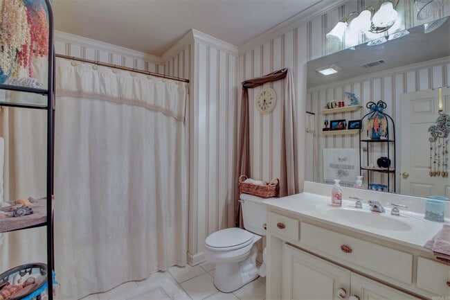 Building Photo - 210 Deauville Dr