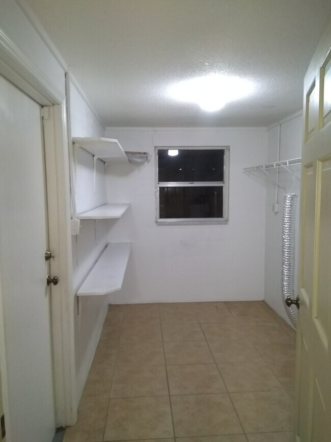 Building Photo - 5336 Pine St