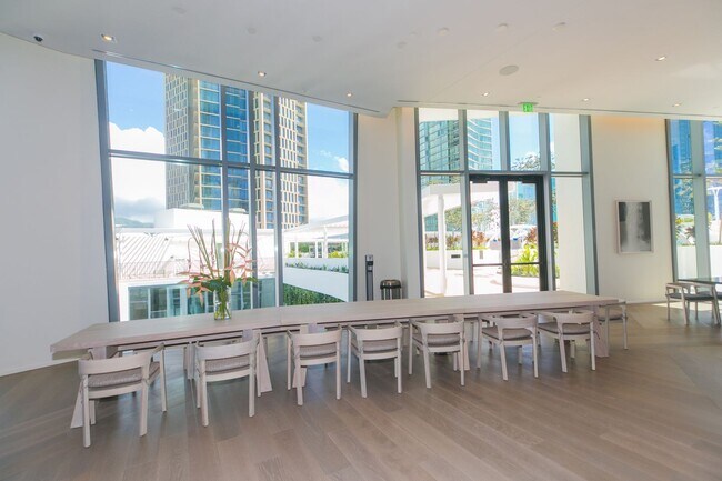 Building Photo - KOULA 2b2b1pkg Ready to Move In!