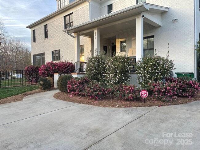 Building Photo - 407 Louise Ave