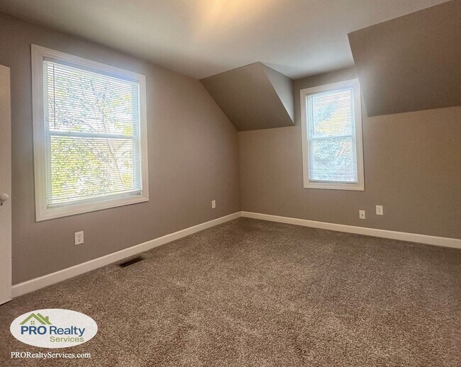 Building Photo - 3 Bedroom House In Northeast Minneapolis