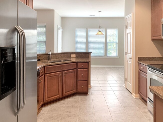 Building Photo - Beautiful & Spacious 2 Bedroom, 2 Bathroom...