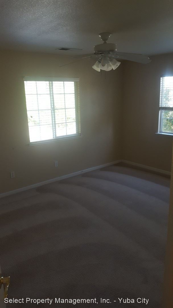 Building Photo - 5 br, 2.5 bath House - 1260 Gerald Court