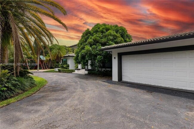 Building Photo - 7300 SW 77th Ave