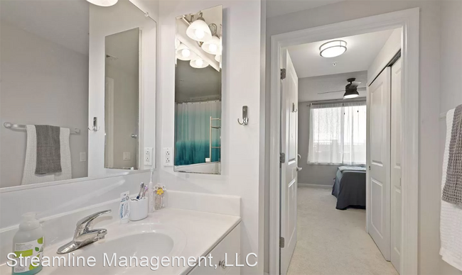 Building Photo - 1 br, 1 bath House - 930 Wayne Ave #707
