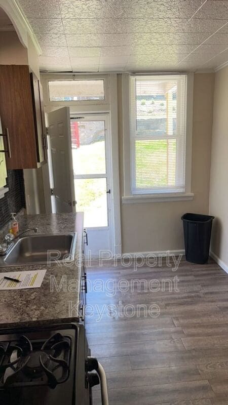 Building Photo - 33 Merritt Ave