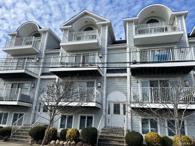 Primary Photo - 145 Monroe Blvd