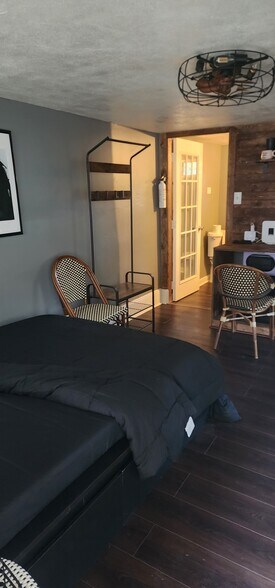 Building Photo - 3737 Maywood Ave