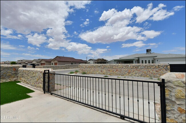 Building Photo - 14901 Tierra Isaiah Ave