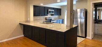 Building Photo - 8710 Park Ln