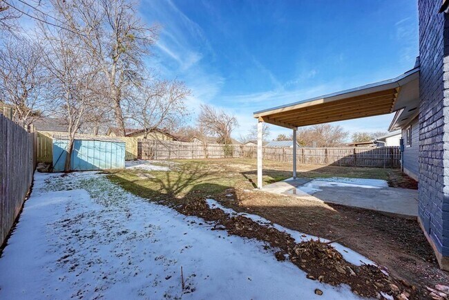 Building Photo - 1502 Sagebrush Dr