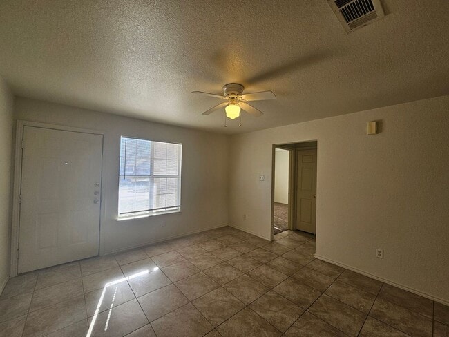 Building Photo - HUD / SECTION 8 ACCEPTED - MOVE IN READY!
