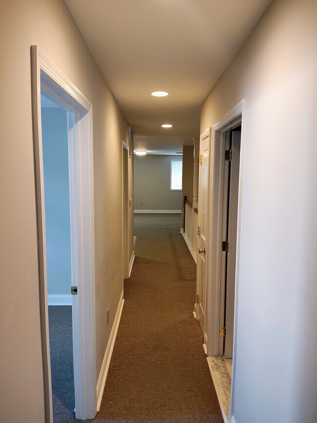 Building Photo - 13 E State St