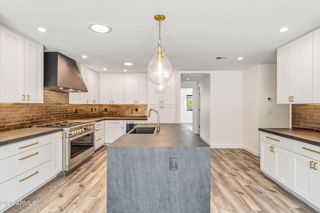 Building Photo - 9046 N 28th St