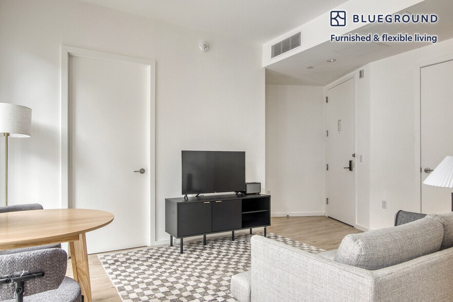 Building Photo - 545 Vanderbilt Ave