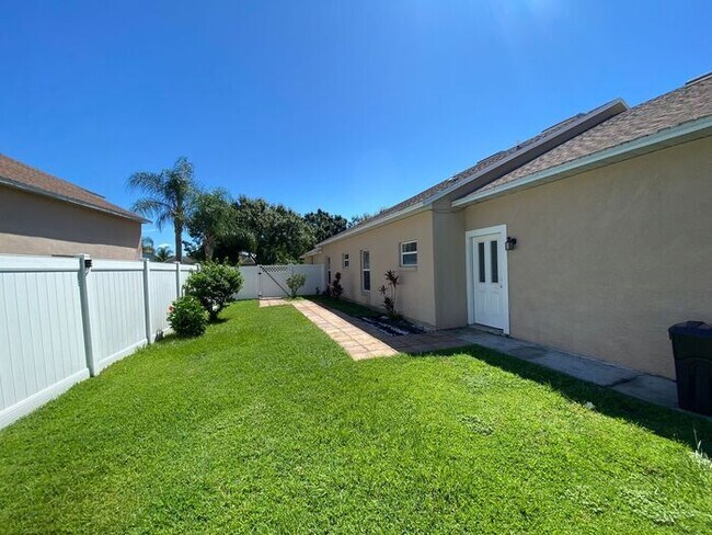 Building Photo - 4/3 Kissimmee Home with Guest-Suite