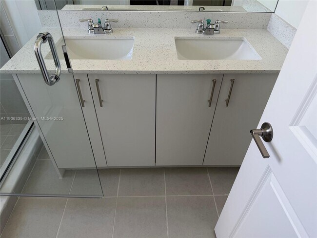 Building Photo - 2426 SE 26th Ln