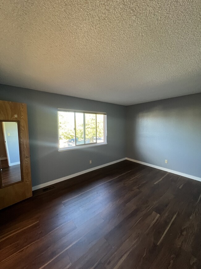 Building Photo - 1350 Ruby Ct