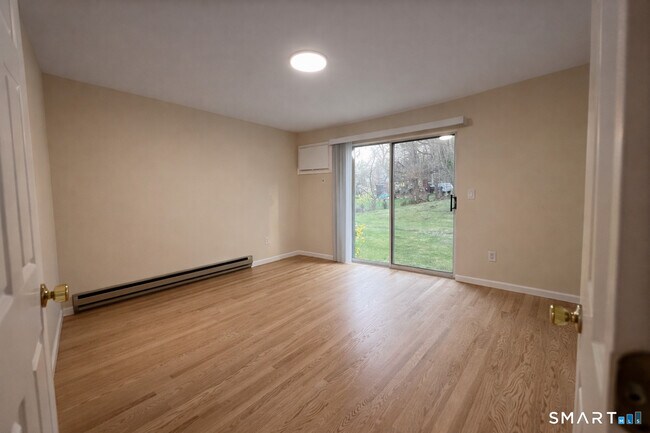 Building Photo - 103 Willow Springs