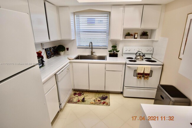 Building Photo - 2515 Emory Dr W