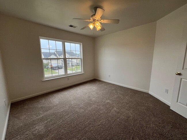 Building Photo - 570 Batty Way